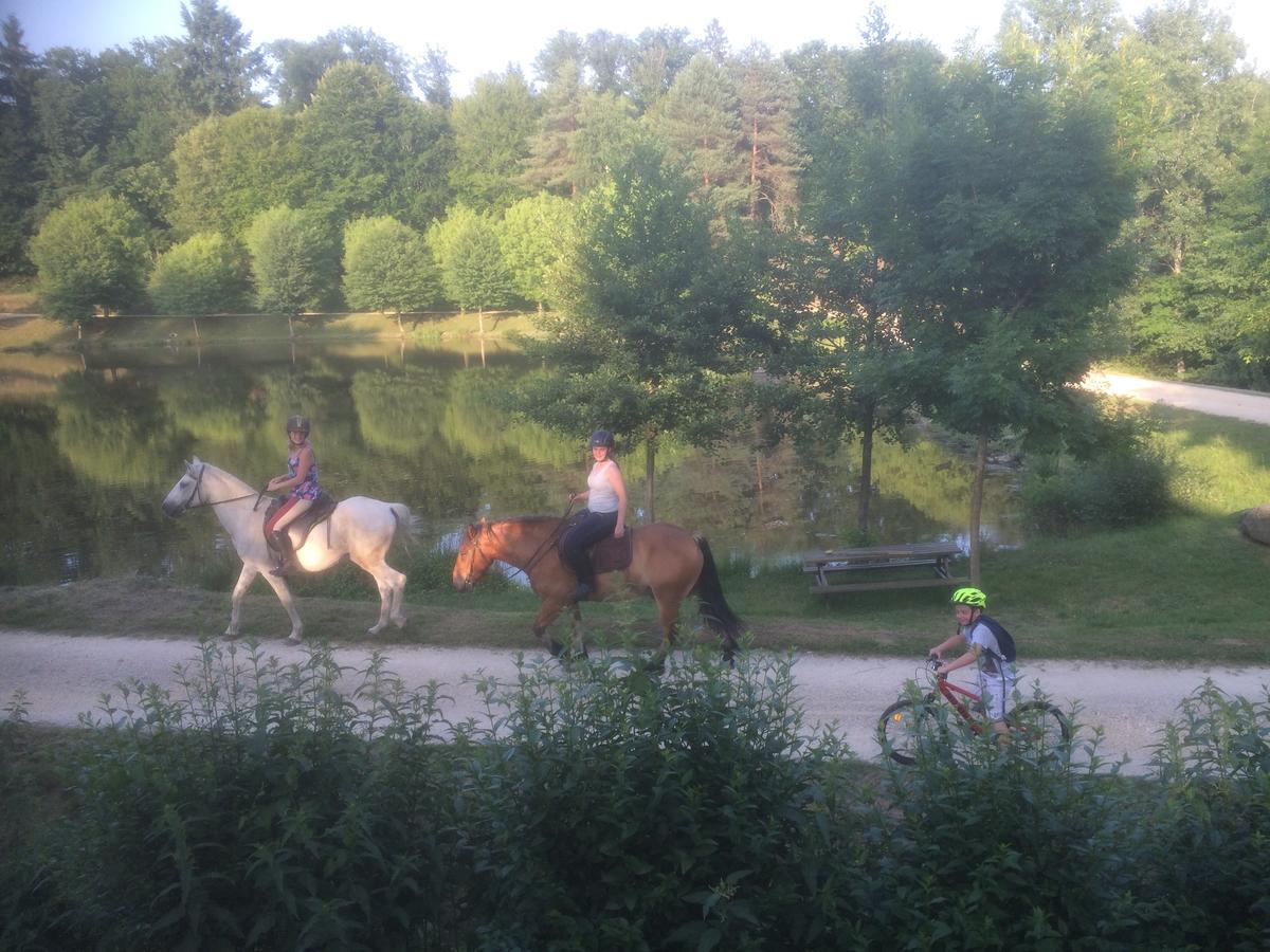 Camping Les Etoiles Saint-Sornin-Lavolps Kültér fotó